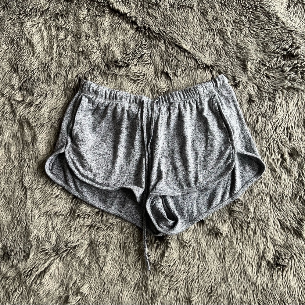 ✨2/25✨Gray Aerie Shorts